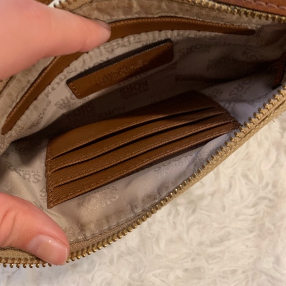 Michael Kors wristlet - Picture 3 of 3